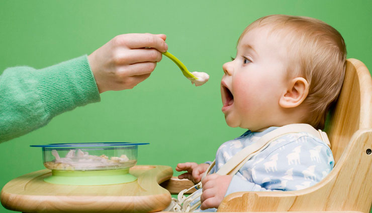 لیست خوراکی های ممنوعه برای کودکان زیر یک سال ۱۱ نوع خوراکی که نباید به کودکان زیر یک سال بدهید